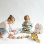 Peluche con sonajero "Wild Dinos" verde - Imagen 3